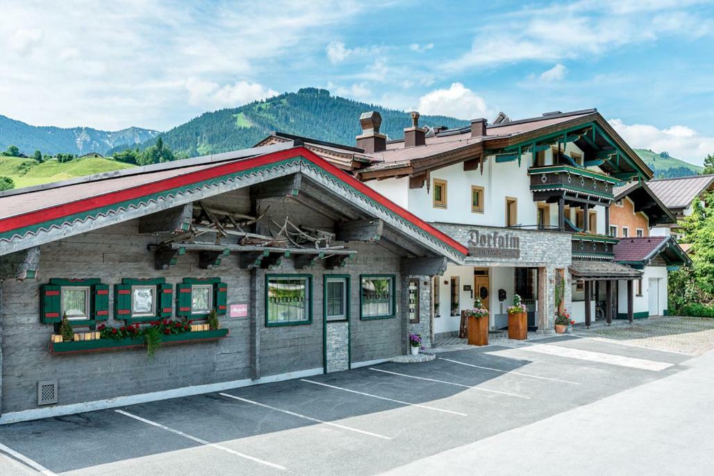 Pension Restaurant Dorfalm 莱奥冈 外观 照片